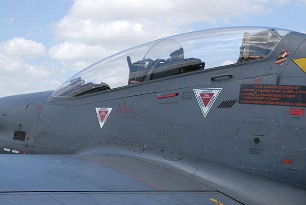 Close view of the Embraer EMB 312 Tucano’s cockpit. Image courtesy of Guillaume Paumier